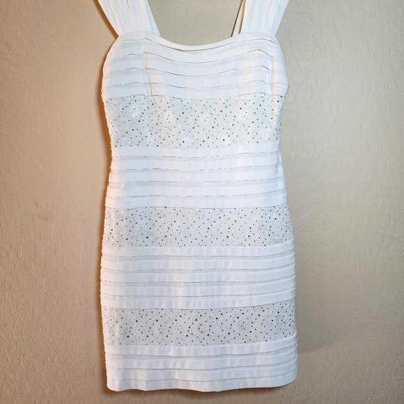 R&M Richards White Sleeveless Square Neck Sequin Knee Length Dress Stretch - Picture 9 of 12